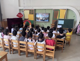 【园所新闻】花朵幼儿园全体师生观看《纪念抗战胜利80周年阅兵仪式》